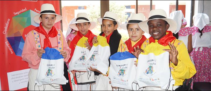 Bailes. Niños y niñas de ‘Formarte’ presentaron danzas típicas en el cierre del Foro ‘Preparémonos para la Paz’
