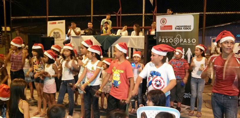 MÁS DE 80 MENORES DE EDAD PARTICIPARON DEL LANZAMIENTO DE MAMBRÚ NO VA A LA GUERRA EN VILLAVICENCIO, CON ANTORCHAS, MÚSICA Y BAILE POR LA PAZ Y LA PREVENCIÓN DEL RECLUTAMIENTO DE GRUPOS ARMADOS ILEGALES. FOTO: ACR L COMUNICACIONES
