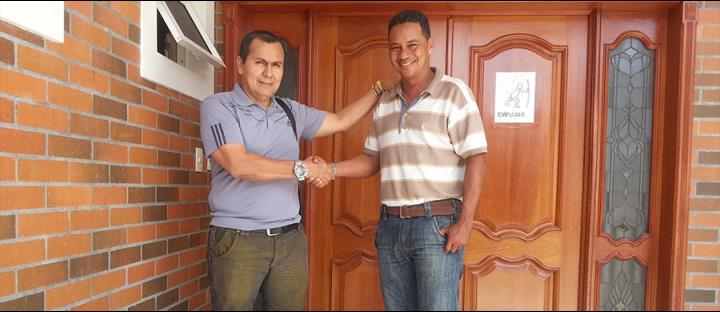 Wilson Rincón, comerciante del puerto petrolero de Santander, sobre el río Magdalena, invita a creer en la Reintegración. Foto: ACR l Comunicaciones