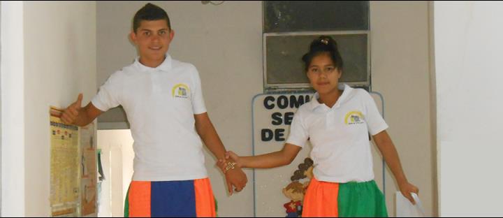 Beneficiados. Esta pareja de zanqueros hace parte del grupo ‘Una nueva sonrisa’ de Armenia.