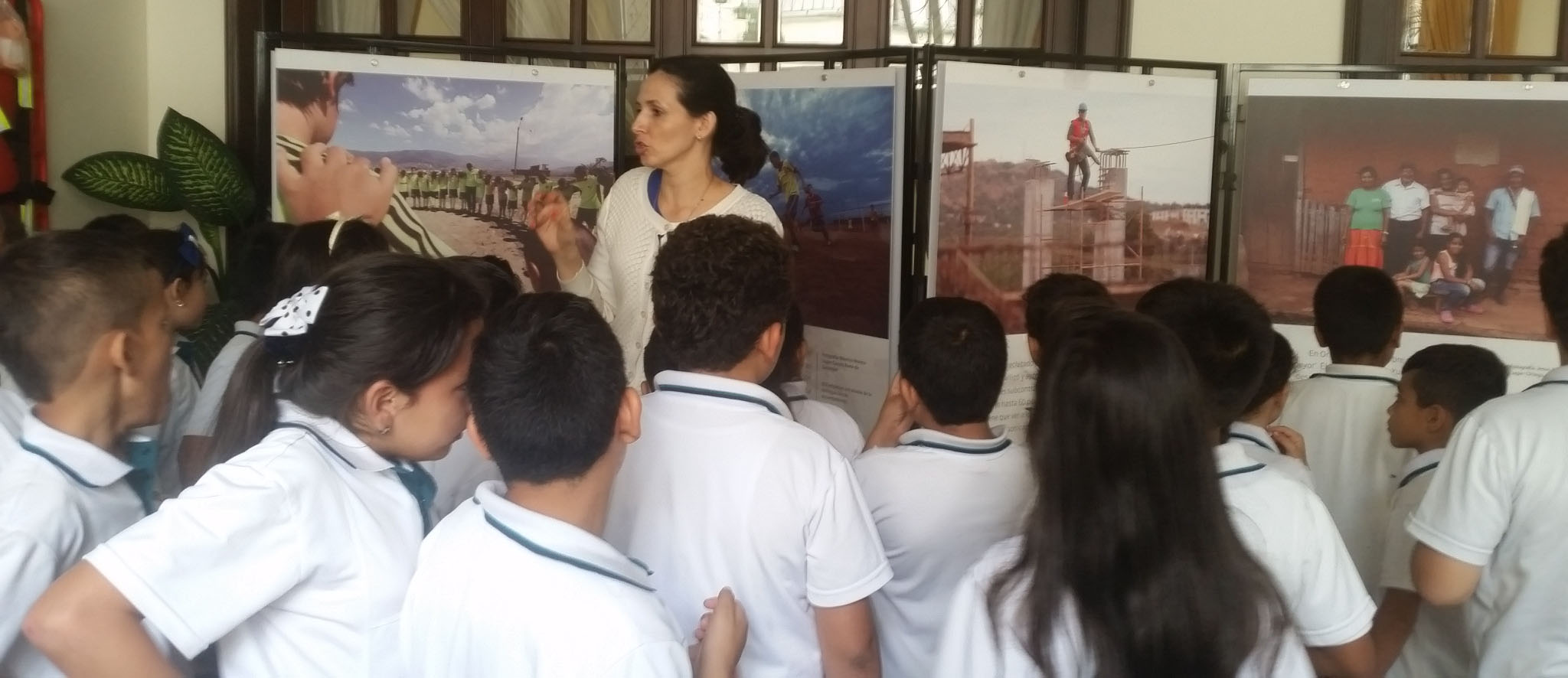 En Bucaramanga, más de 1.500 estudiantes visitaron exposición ‘Retratos de una nueva oportunidad’