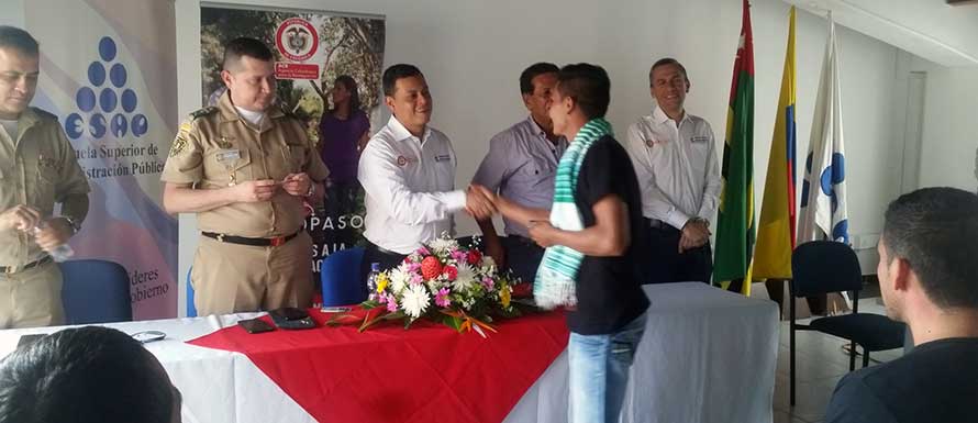 En Bucaramanga, 28 hombres en reintegración recibieron su libreta militar