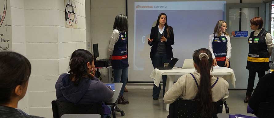 Personas en reintegración “pintan” un mejor futuro