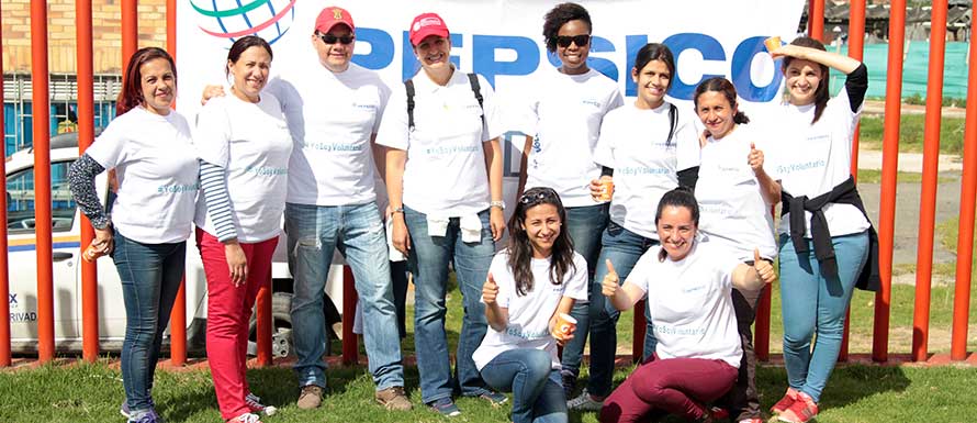 Personas en reintegración se sumaron a iniciativa ‘Litro de luz’ de PepsiCo