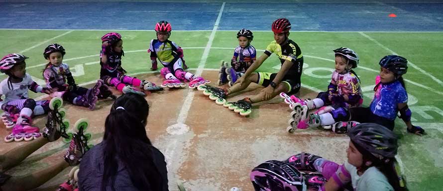 Campeones de patinaje promueven el deporte como medio constructor de paz