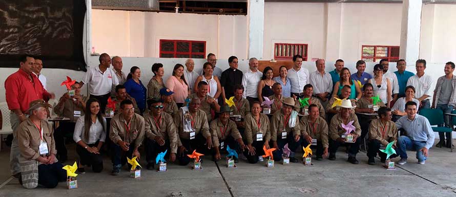 Adultos-mayores-reintegracion-forman-fruticultura-Toro-Valle_inter.jpg