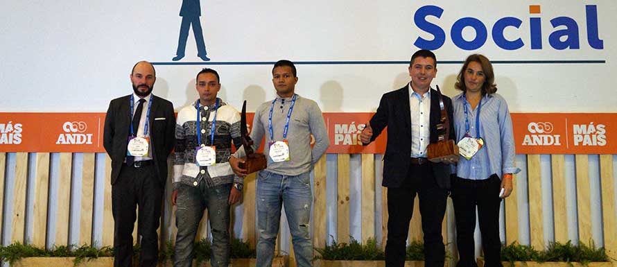 Empresa de personas en reintegración ganó premio al emprendimiento