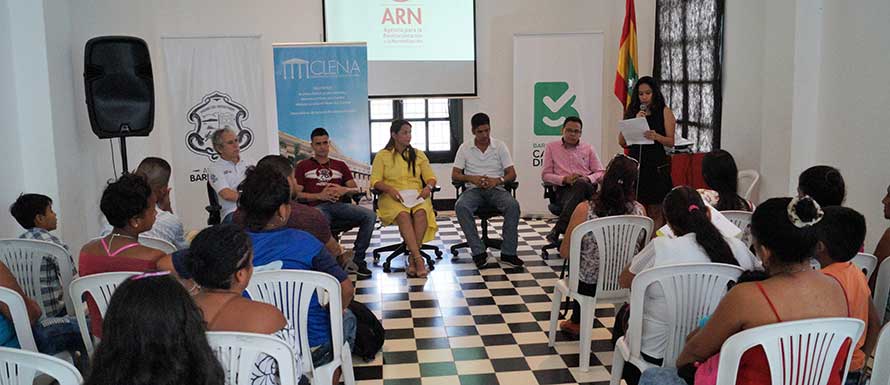 Rostros de esperanza, en conversatorio de exposición Retratos de una nueva oportunidad