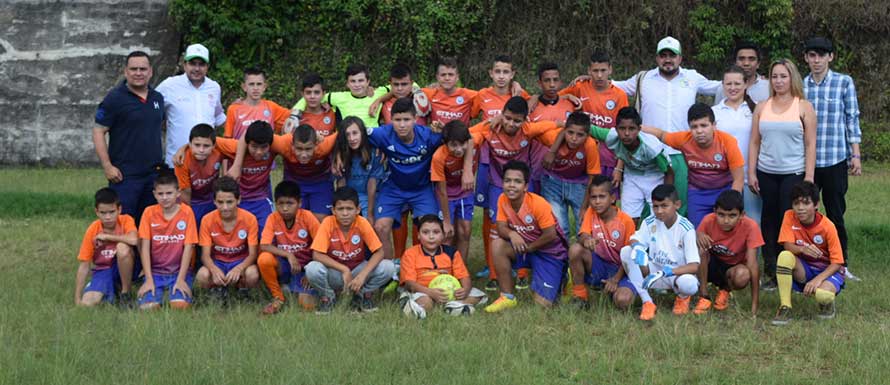 Jóvenes talentos de Anserma y Grupo de Teatro Tean despiden Mambrú