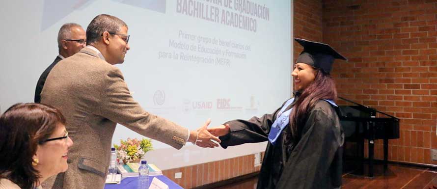 En Medellín, primeros bachilleres del Modelo de Educación y Formación para la Reintegración