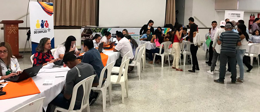 Feria de servicios en el Sena para personas en reintegración y reincorporación