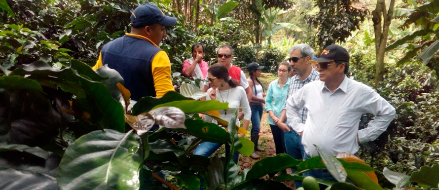 La Cooperativa italiana “Coopermondo”, visita la comunidad de Ortega en Cajibío