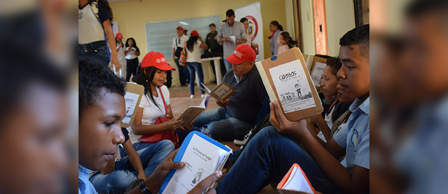 Reintegrados comparten cuentos sobre valores con niños de Santa Marta