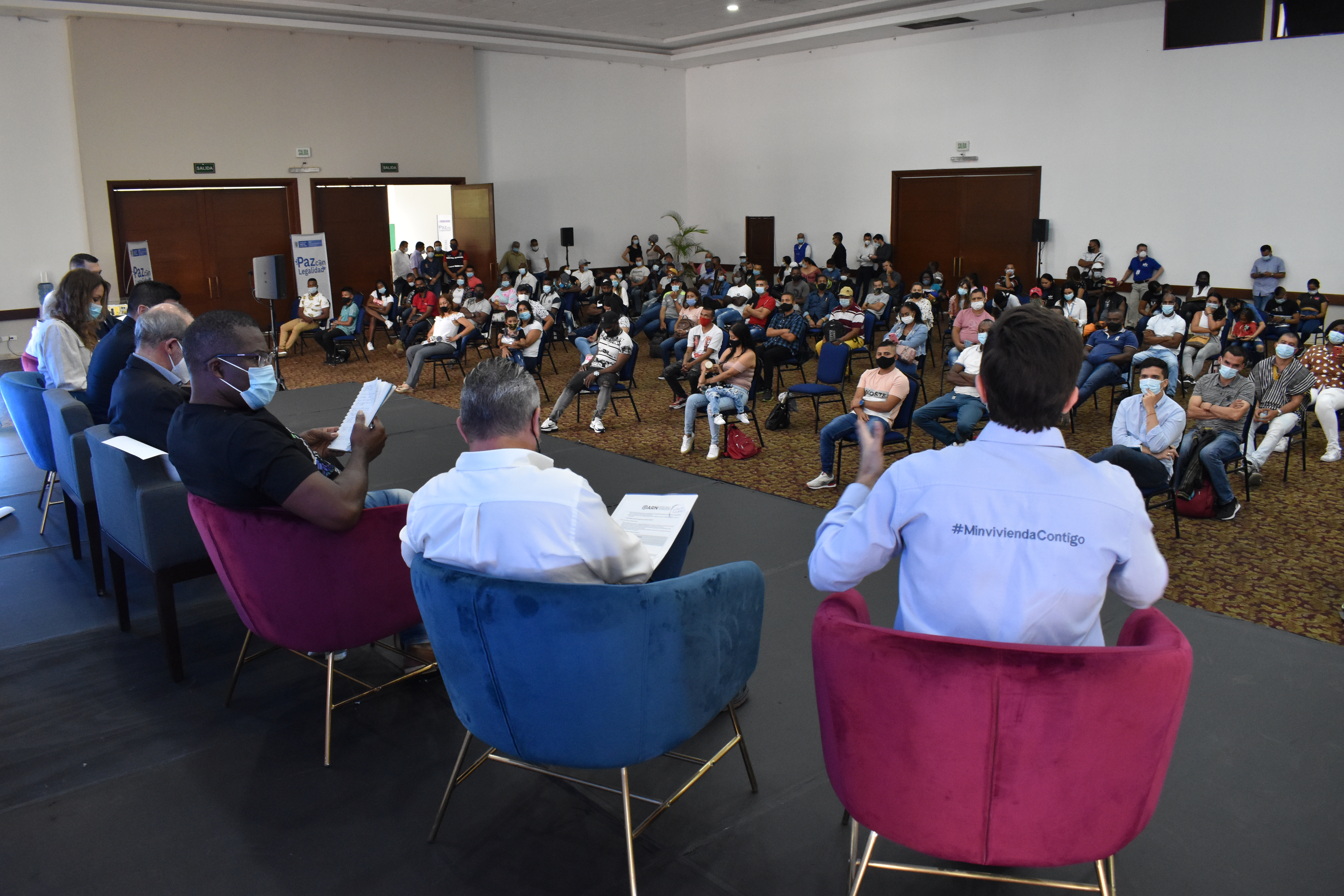 Panel conversatorio (3).JPG