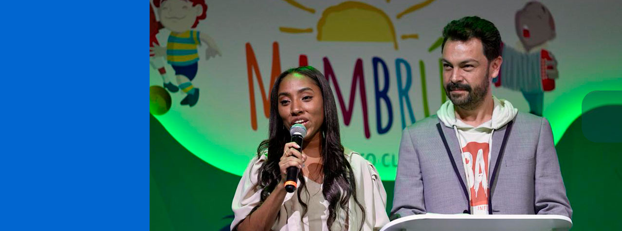 Foto de los presentadores del evento Mambrú este es otro cuento 