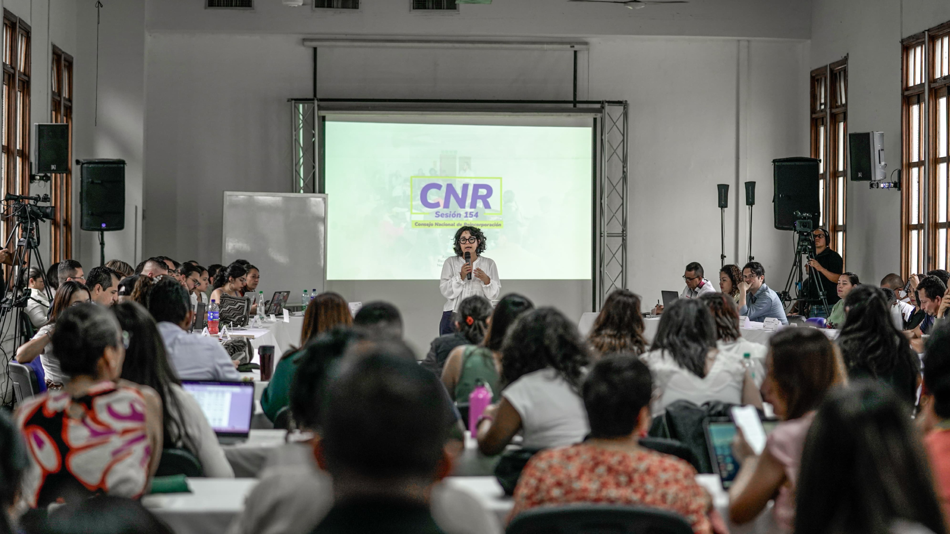 comunidad reunida en entrega del CNR