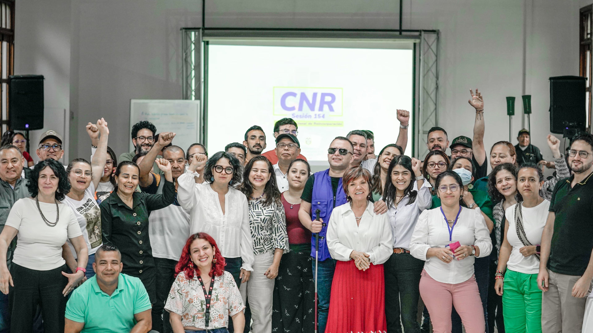 personas reunidas para foto en cnr