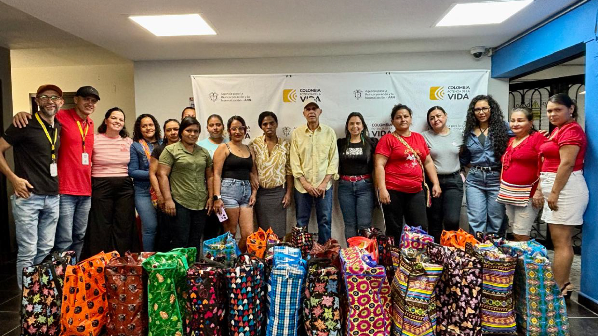 grupo de mujeres reunidas