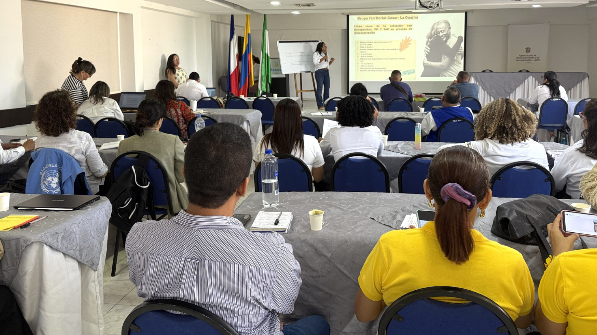reunión de personas en conferencia