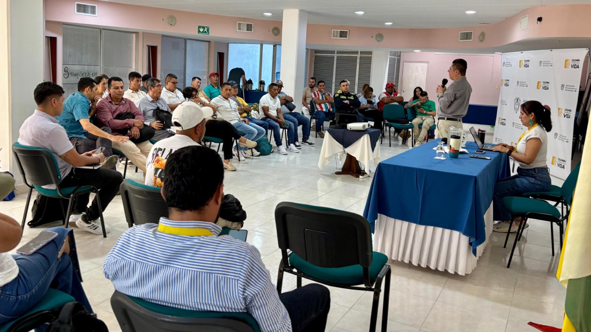 personas reunidas