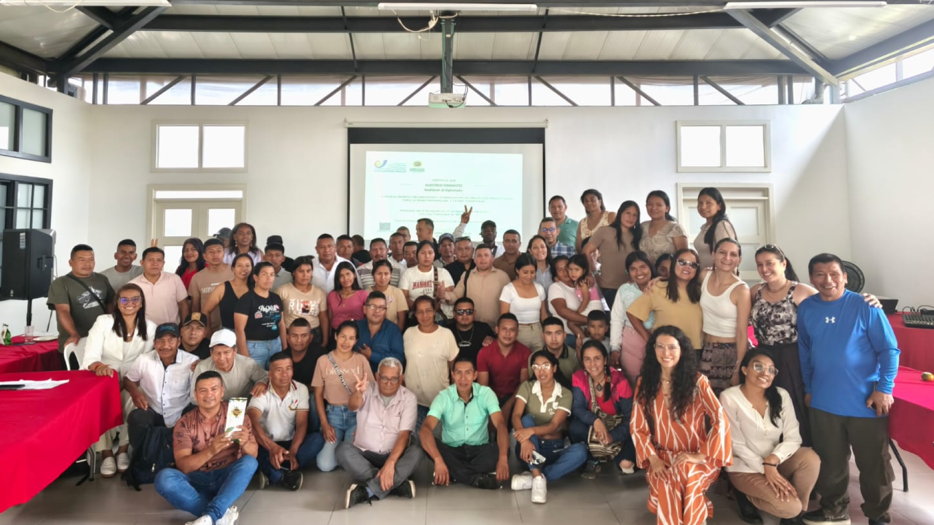 personas posando para foto
