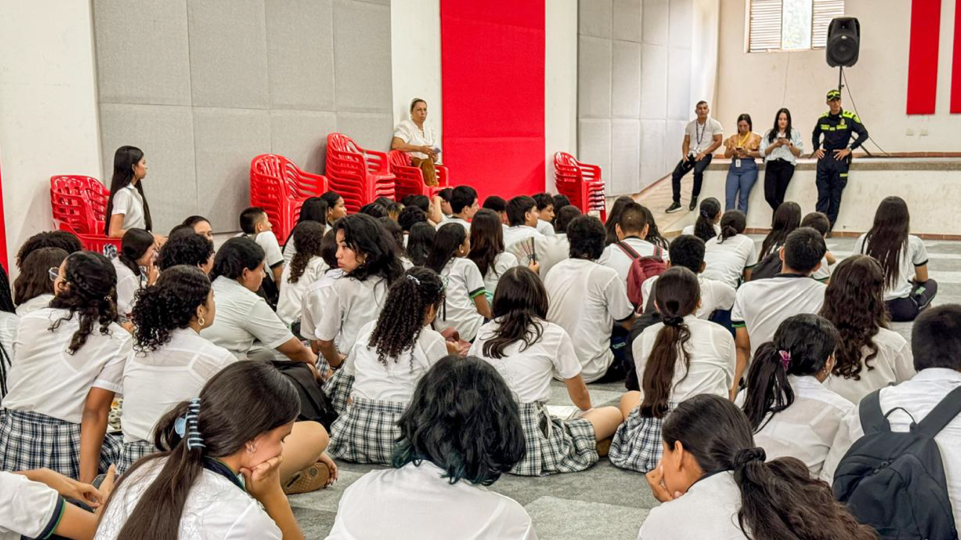 grupo de estudiantes en foro