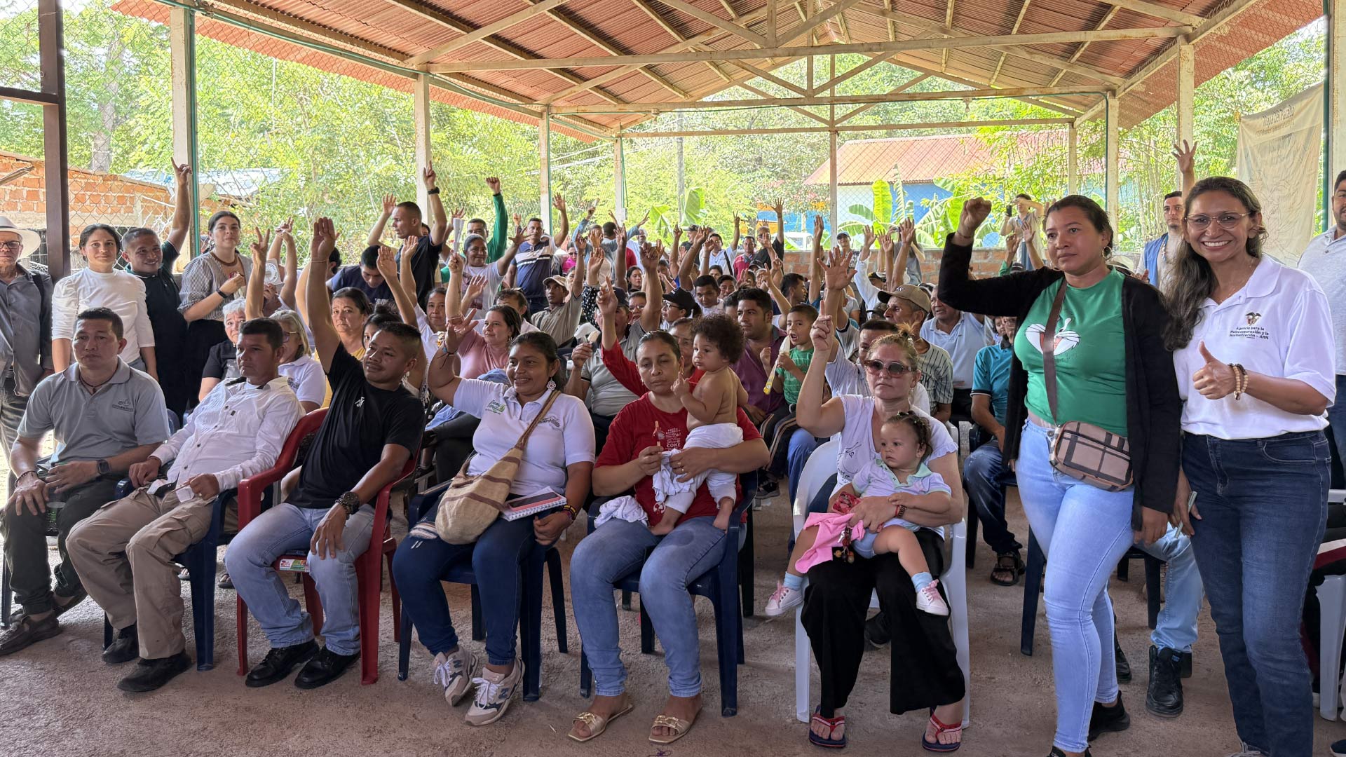 personas celebrando en etcr