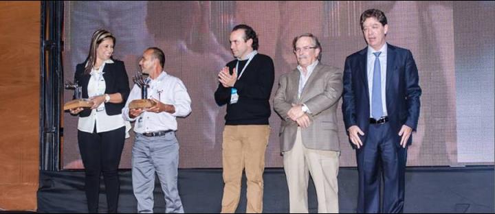 Este es el momento en el que las personas desmovilizadas reciben el premio.
