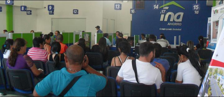 LAS PERSONAS EN PROCESO DE REINTEGRACIÓN ASISTIERON  A UNA FERIA QUE REALIZÓ EL FONDO NACIONAL DEL AHORRO, ENTIDAD CON LA QUE LA ACR TIENE UN CONVENIO. FOTO: ACR L CENTRO DE SERVICIOS CÚCUTA