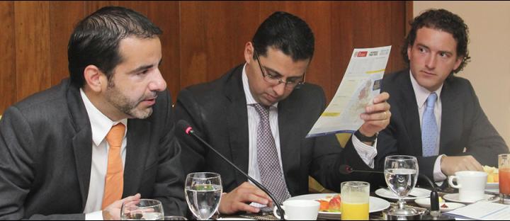 DE IZQUIERDA A DERECHA: FELIPE MONTOYA, ASESOR DEL GRUPO DE RELACIONES EXTERNAS DE LA ACR; VÍCTOR HUGO MALAGÓN, GERENTE DE RESPONSABILIDAD SOCIAL EMPRESARIAL DE LA ANDI Y PABLO JARAMILLO, GERENTE DE ASUNTOS CORPORATIVOS DE COCA COLA FEMSA.