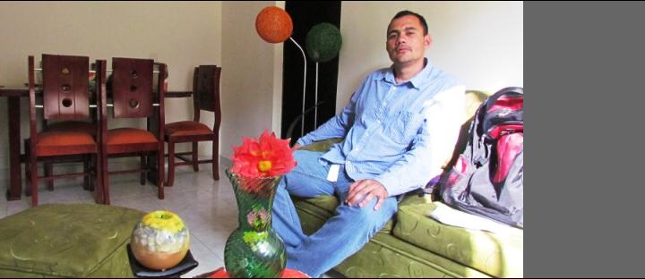 ROQUE LONDOÑO, QUIEN SE REINTREGÓ A LA SOCIEDAD Y LOGRÓ SU SUEÑO DE TENER VIVIENDA PROPIA, GRACIAS AL ACOMPAÑAMIENTO FINANCIERO DEL FNA. FOTO: ROBINSON LINDO.