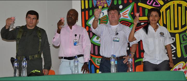 DE IZQUIERDA A DERECHA, LEONARDO MEJÍA, COMANDANTE DEL DEPARTAMENTO DE POLICÍA DE URABÁ; MARCIAL BEJARANO, RESPONSABLE CENTRO DE SERVICIOS APARTADÓ; JAIRO LEÓN LOPERA, SUBDIRECTOR (E) DEL SENA EN URABÁ, Y KELLYS BERVEL, PROFESIONAL NACIONAL MAPP-OEA.