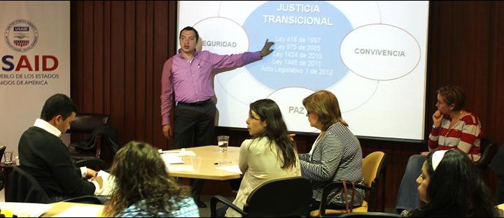 ANDRÉS STAPPER, ASESOR JURÍDICO DE LA AGENCIA COLOMBIANA PARA LA REINTEGRACIÓN (ACR), EXPONE SOBRE JUSTICIA TRANSICIONAL PARA RESOLVER LA SITUACIÓN JURÍDICA DE LOS DESMOVILIZADOS EN PROCESO DE REINTEGRACIÓN.